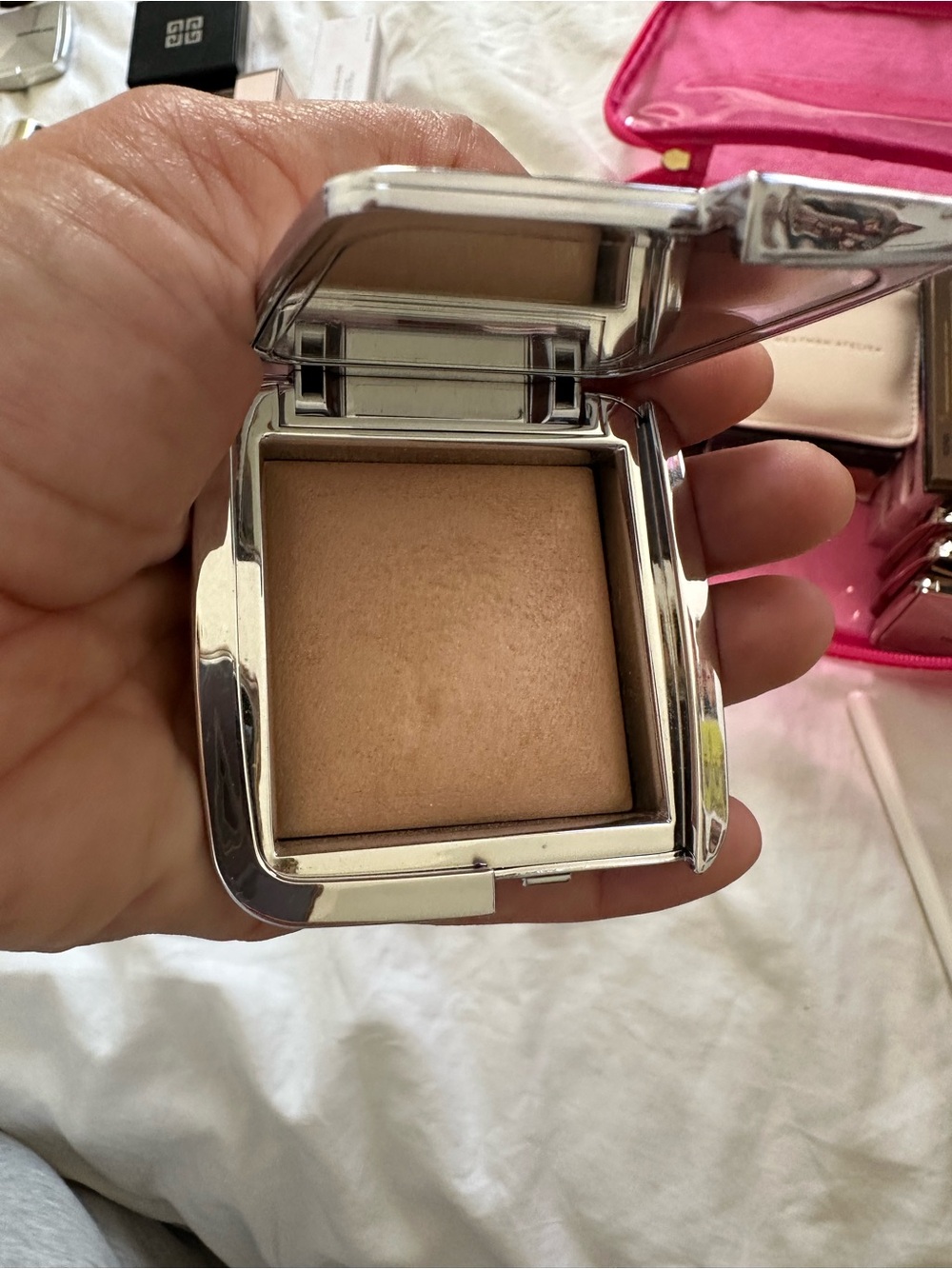 Hourglass Strobe Highlighter in Euphoric strobe light